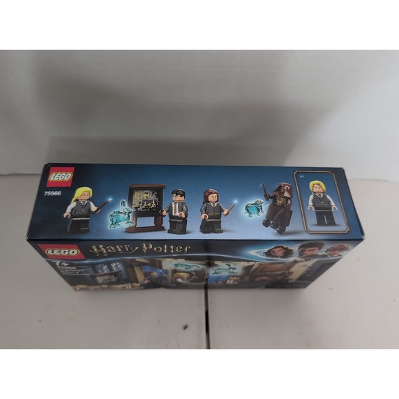 NEW LEGO Harry Potter: Hogwarts Room of Requirement (75966) - Picture 2 of 3